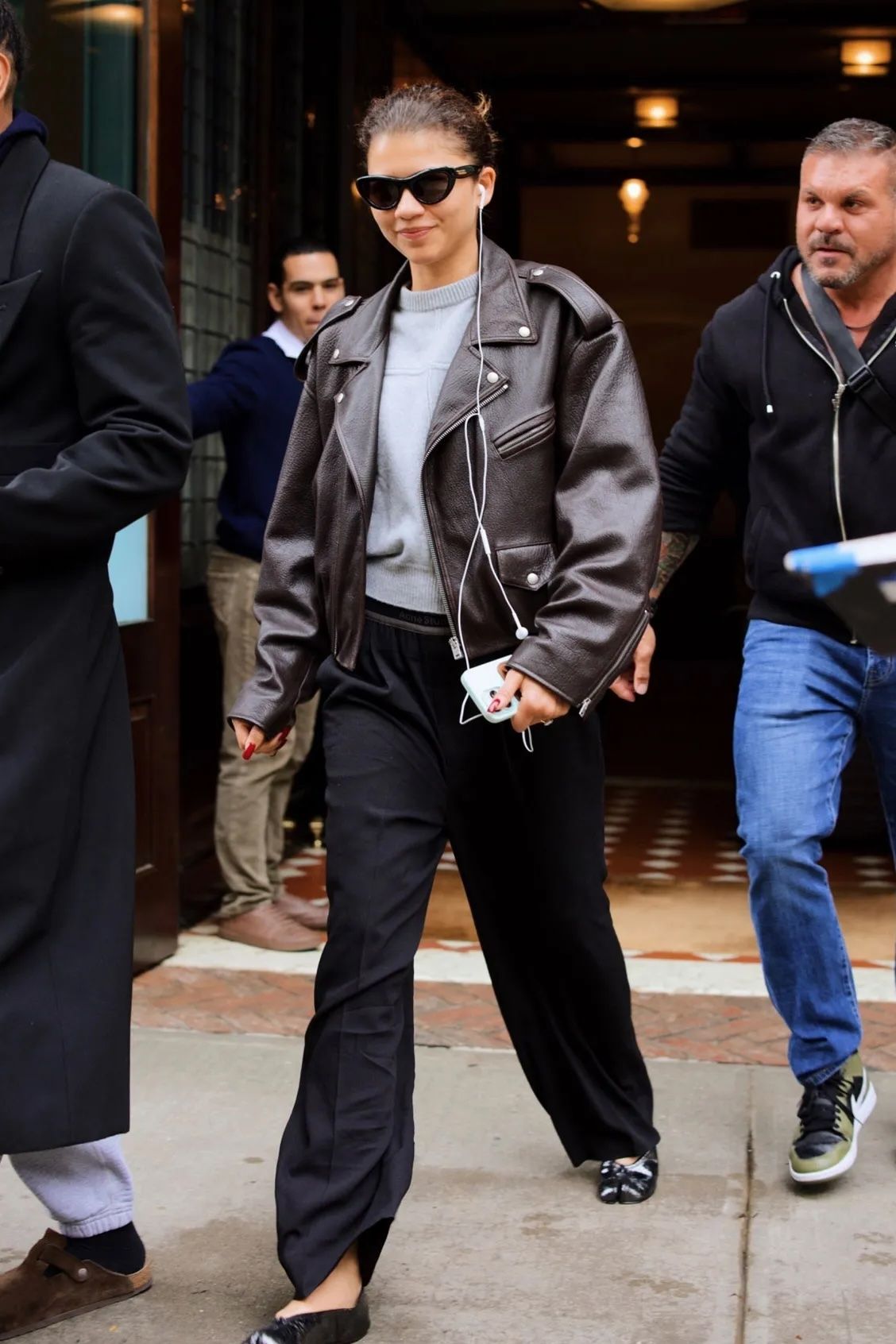 8 Best Black Apartment Clothing, Inspired by Celebrities in 2025